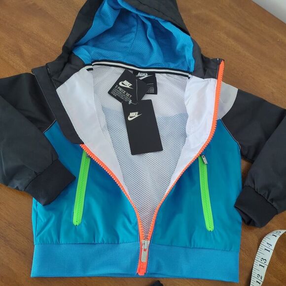 NIKE
BOYS' 2-PIECE JACKET SHORTS SET OUTFIT - Picture 4 of 9